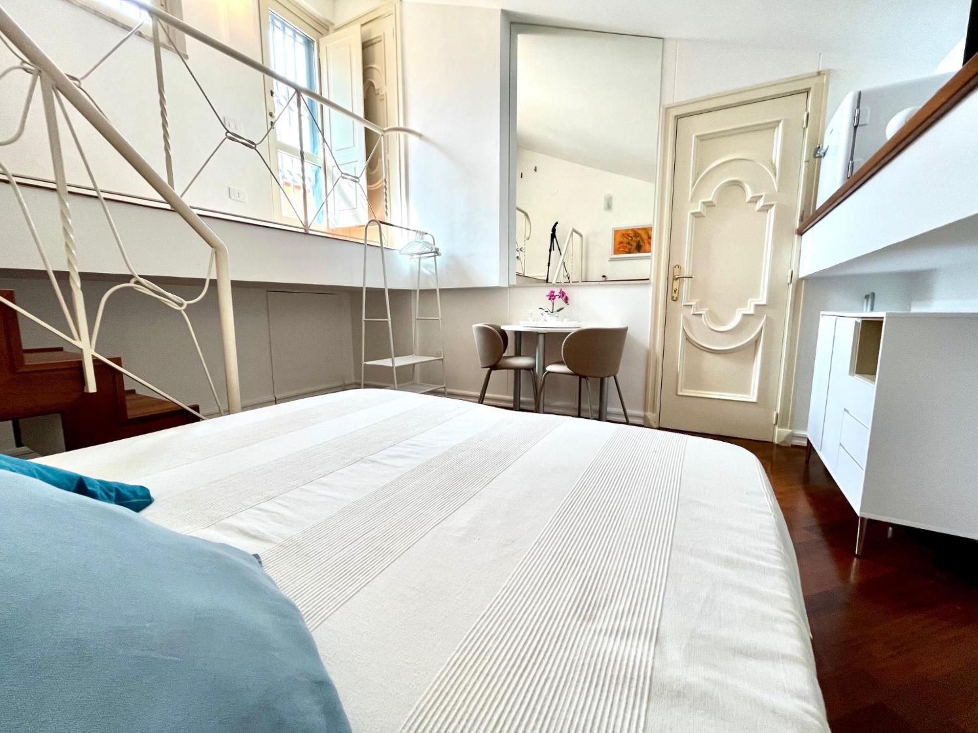 Bella Domus Suites ซาแลร์โน ภายนอก รูปภาพ